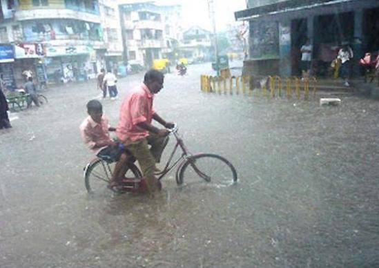Heavy Rain in Gujarat on 25 26 September 2013 – Ahmedabad Rajkot Surat Vadodara