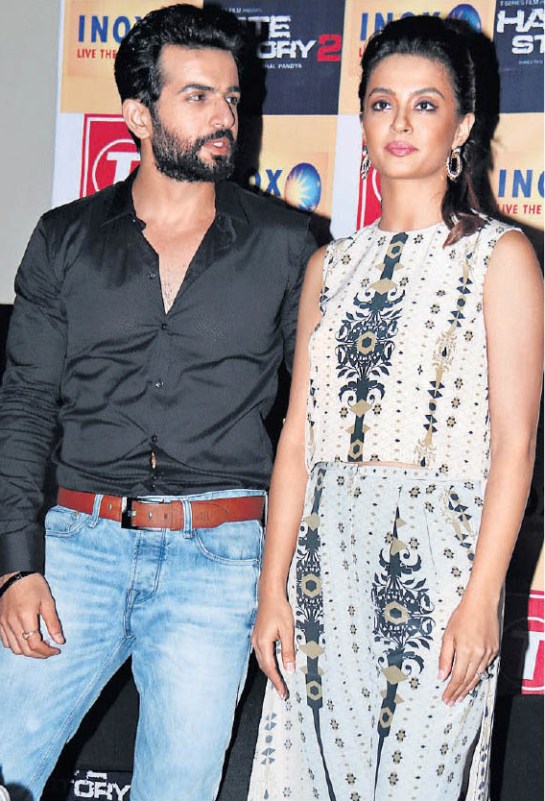 Hate Story 2 Movie Promotion in Surat Hate Story 2 Hindi Film Star Cast in Surat Gujarat