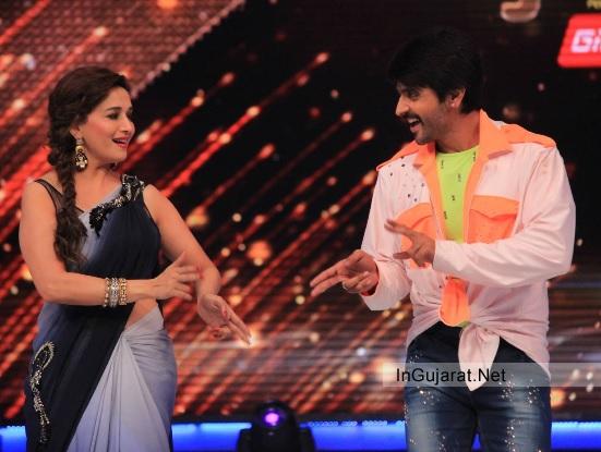 Madhuri Dixit Dancing Photos Latest 2014 Dance Pictures with Ashish on Set of JDJ Season 7