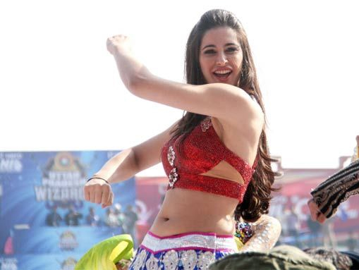 Nargis Fakhri Hot Navel Show Pics in Phata Poster Nikla Hero