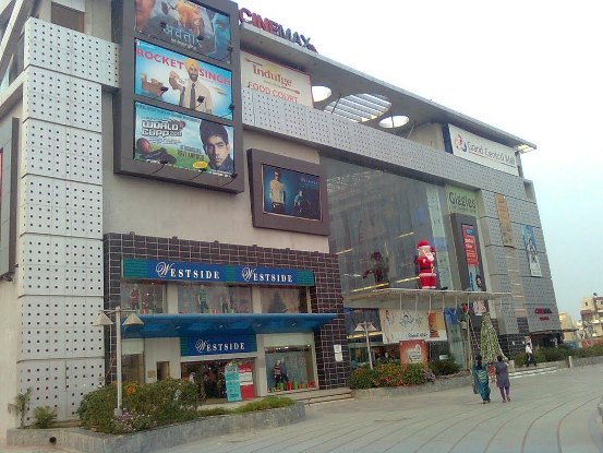 The Big new Grand Central Mall in Rajkot will now replace by Luxurious Apartments.