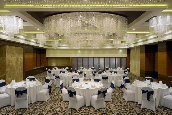 Radisson BLU Hotel in Ahmedabad – Radisson Blu Palace Resort and Spa.jpg