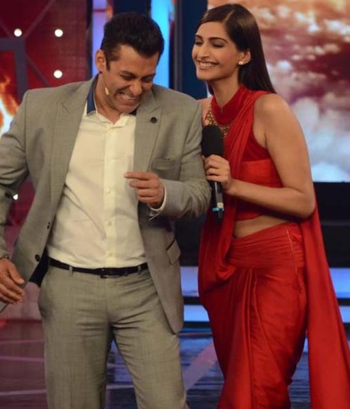 Salman Khan with Sonam Kapoor in Gondal for Prem Ratan Dhan Payo Movie Shooting.jpg
