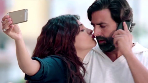 Akshay Kumar and Shruti Hassan Hot Kissing Scene in Gabbar is Back Hindi Movie